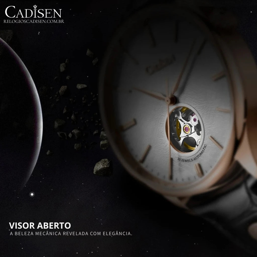 Visor aberto do relógio CADISEN revelando mecanismo automático 21 jewels com detalhes em ouro e rubi

