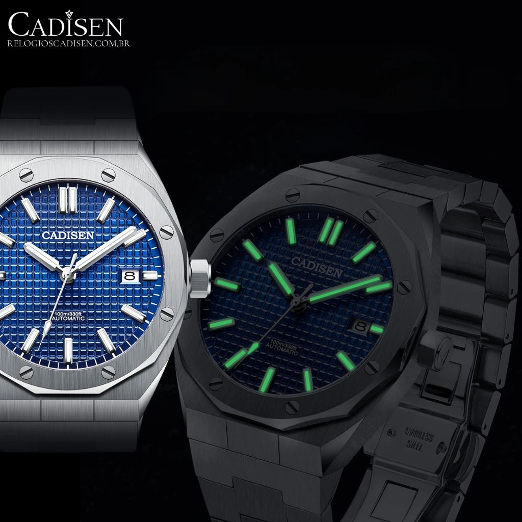 Lume verde do relógio Cadisen RoyalCraft Blue brilhando no escuro.